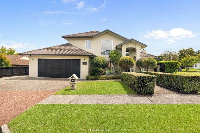 Photo of property in 1 Red Oak Place, Schnapper Rock, Auckland, 0632