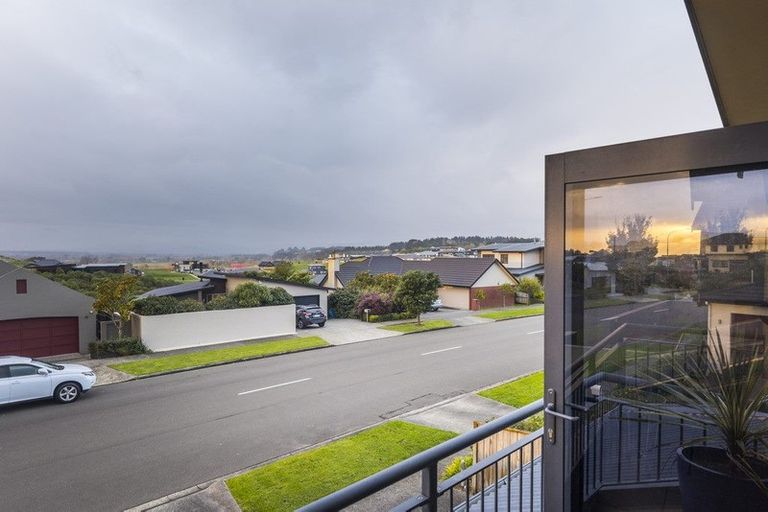 Photo of property in 56 Ruapehu Drive, Fitzherbert, Palmerston North, 4410