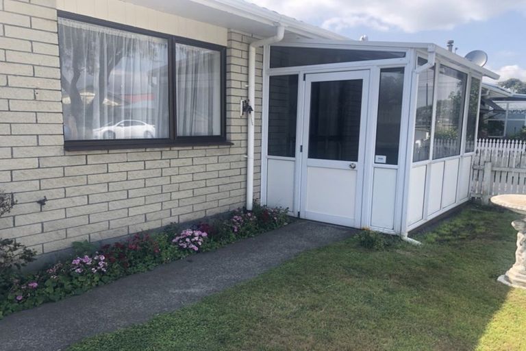 Photo of property in 1/6 Hoyle Place, New Plymouth, 4310