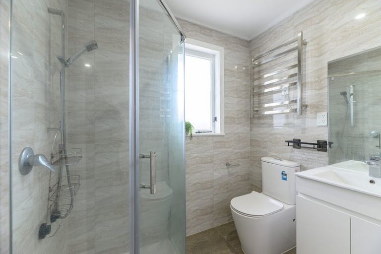 Photo of property in 11 Harrington Road, Henderson, Auckland, 0610