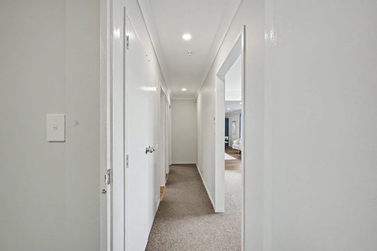 Photo of property in 30 Arlette Place, Massey, Auckland, 0614