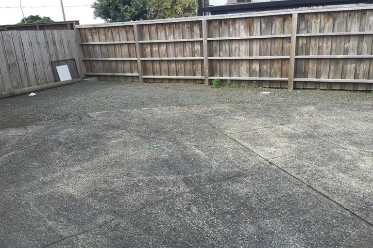 Photo of property in 2/2 Sunnynook Road, Sunnynook, Auckland, 0620