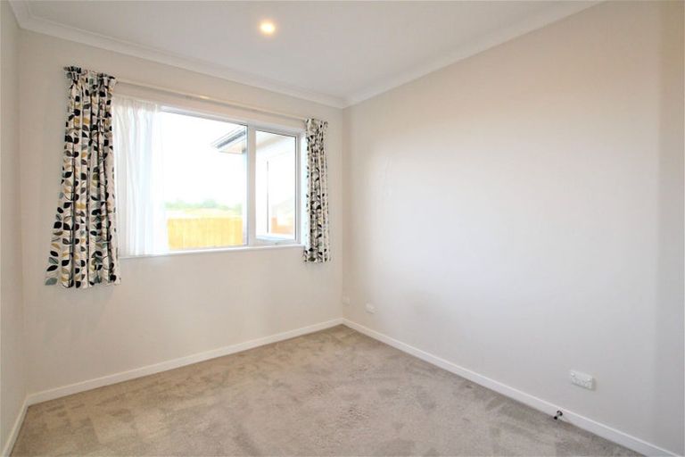 Photo of property in 18 Tararua Street, Massey, Auckland, 0614