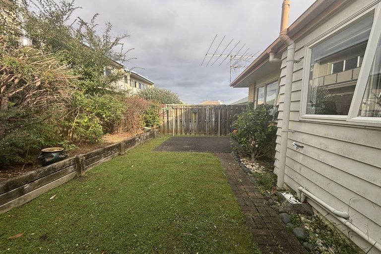 Photo of property in 86 Bob Charles Drive, Golflands, Auckland, 2013