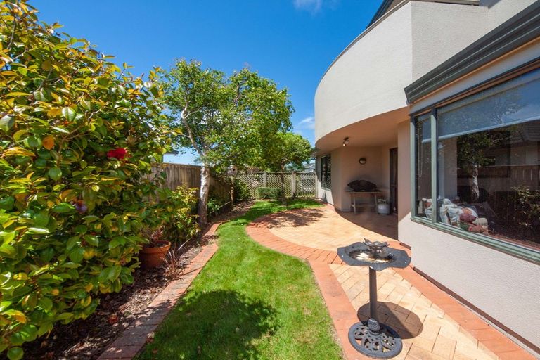 Photo of property in 6 Derry Hill, Churton Park, Wellington, 6037