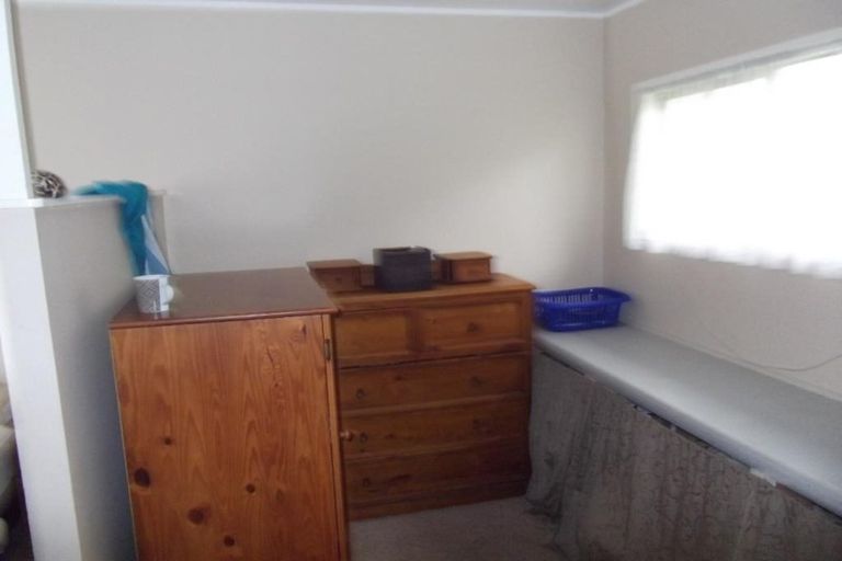 Photo of property in 79 Target Road, Totara Vale, Auckland, 0629