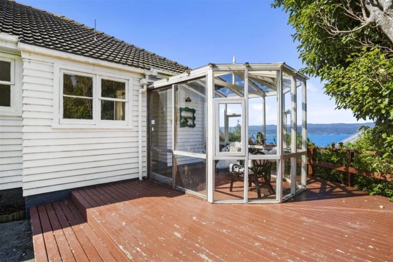 Photo of property in 94 Nicholson Road, Khandallah, Wellington, 6035