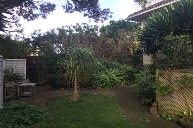 Photo of property in 525a Mount Albert Road, Three Kings, Auckland, 1042