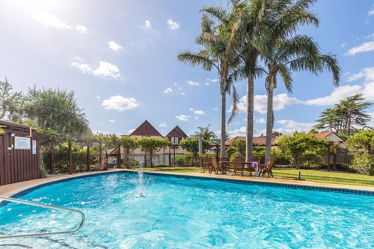 Photo of property in 9/52 Taharoto Road, Takapuna, Auckland, 0622