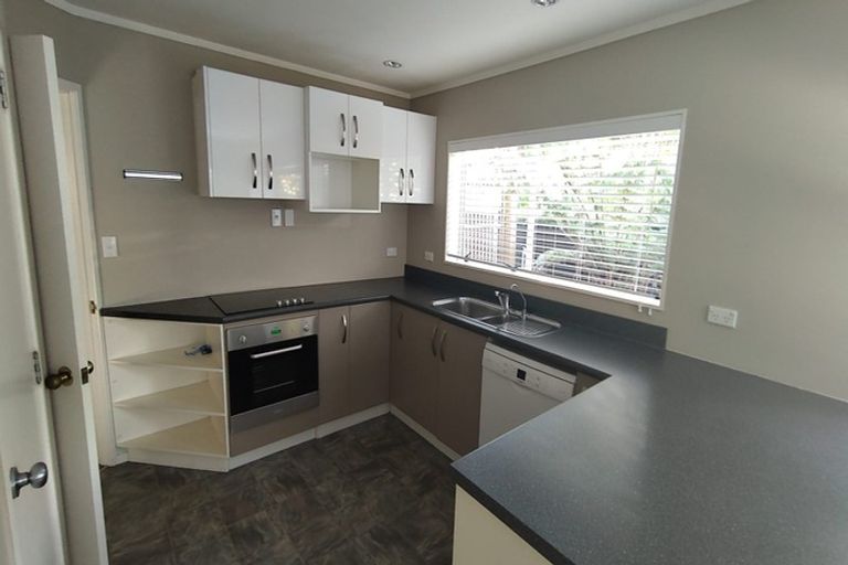 Photo of property in 2/47 Centorian Drive, Windsor Park, Auckland, 0632