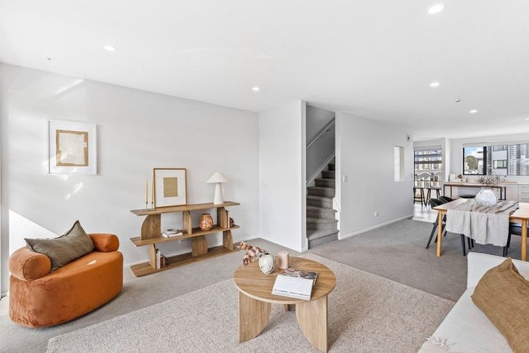 Photo of property in 18 Memorial Park Lane, Hobsonville, Auckland, 0618