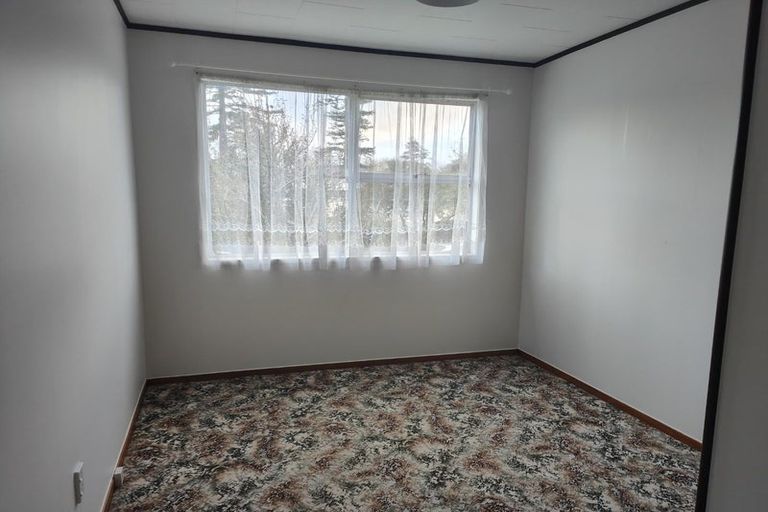 Photo of property in 50 Chilcott Road, Henderson, Auckland, 0612