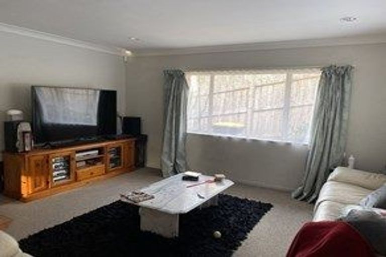 Photo of property in 1/15 Roys Road, Weymouth, Auckland, 2103