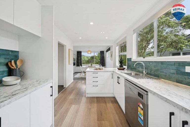 Photo of property in 86 Holborn Drive, Stokes Valley, Lower Hutt, 5019