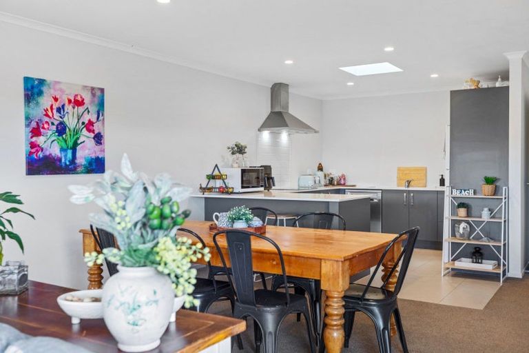 Photo of property in 8 Naeo Close, Papamoa Beach, Papamoa, 3118