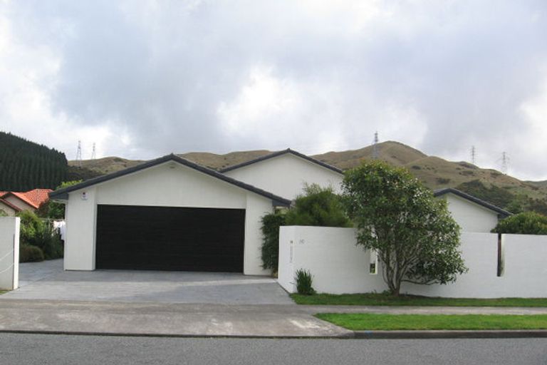 Photo of property in 10 Furlong Crescent, Churton Park, Wellington, 6037