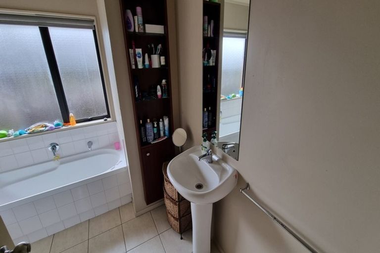 Photo of property in 17 Old Park Place, Takanini, 2112