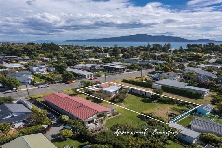Photo of property in 23 Rauparaha Street, Waikanae Beach, Waikanae, 5036