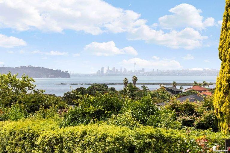 Photo of property in 9 Javelin Place, West Harbour, Auckland, 0618