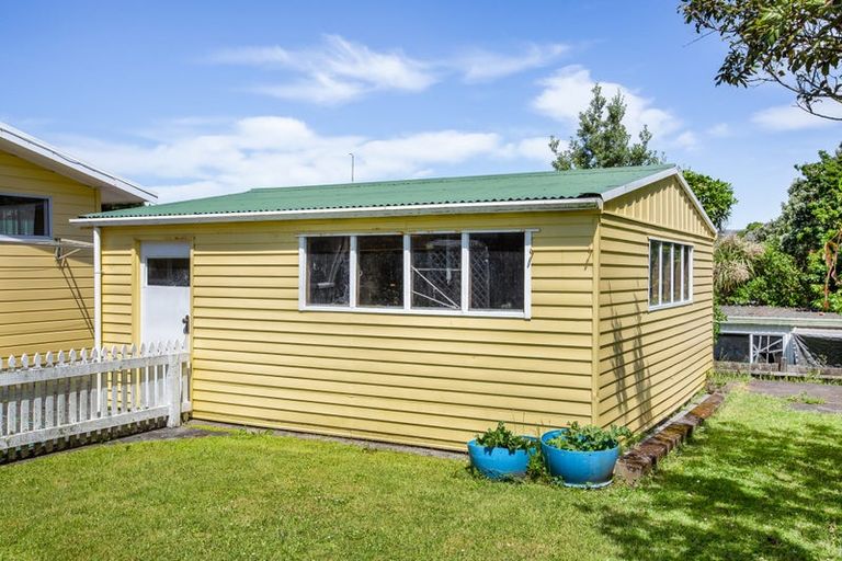 Photo of property in 69 Gloaming Hill, Titahi Bay, Porirua, 5022