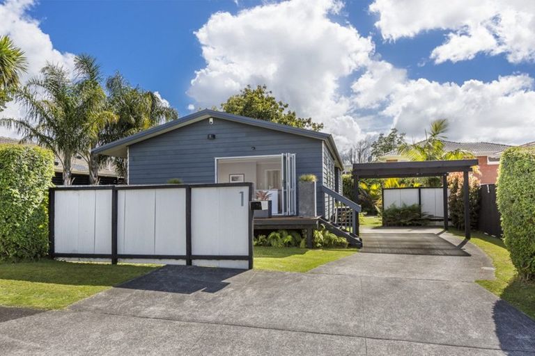 Photo of property in 1 Montmere Avenue, Te Atatu Peninsula, Auckland, 0610