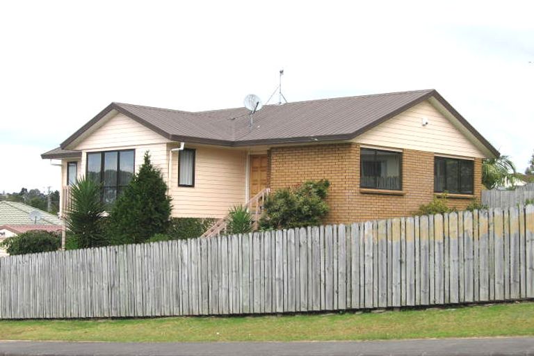 Photo of property in 47 Addison Drive, Glendene, Auckland, 0602