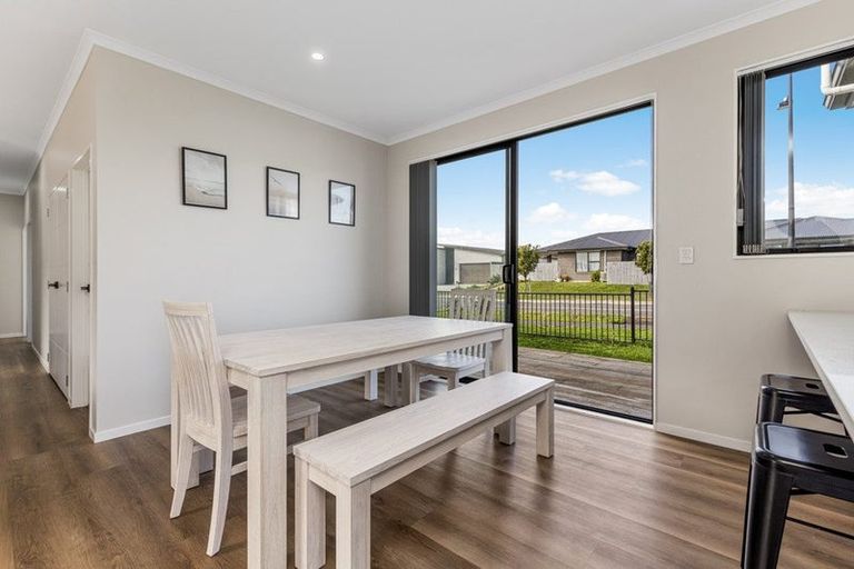 Photo of property in 2 Poutawa Lane, Clarks Beach, 2122