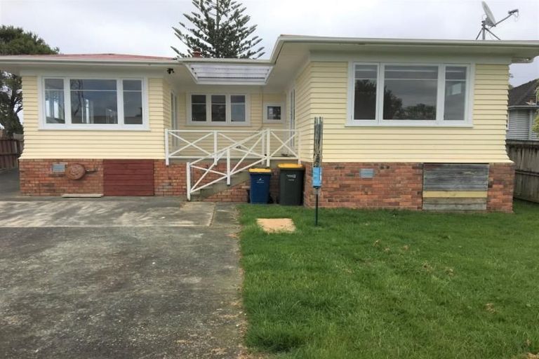 Photo of property in 16 Beaubank Road, Kelston, Auckland, 0602