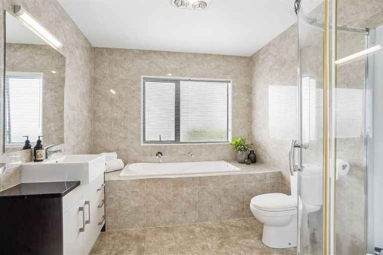 Photo of property in 3a Reynolds Place, Torbay, Auckland, 0630