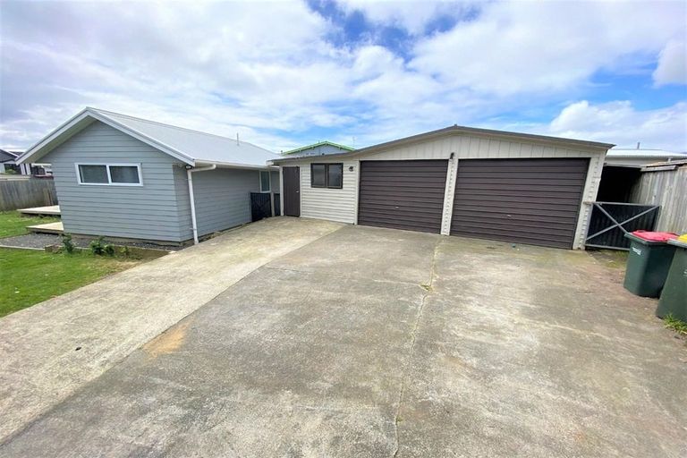 Photo of property in 6 Chisholm Place, Mangere East, Auckland, 2024