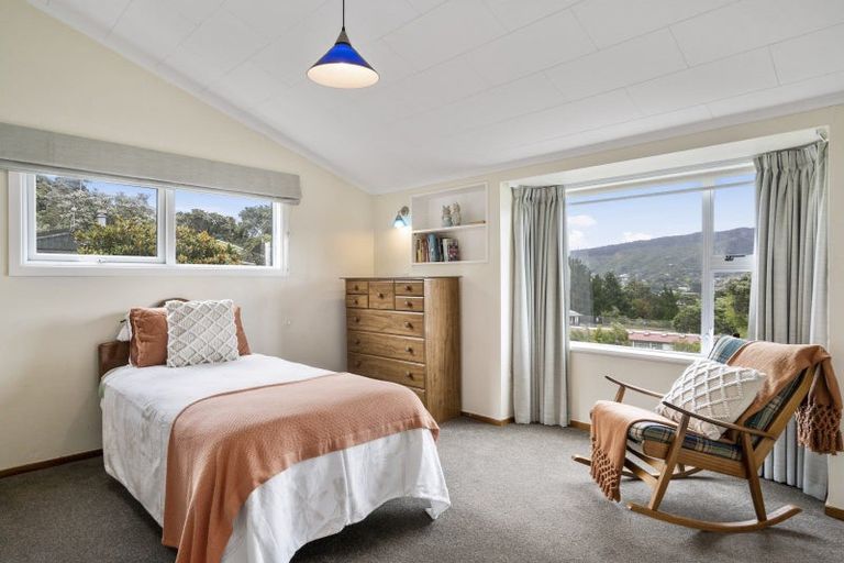 Photo of property in 72 Raroa Terrace, Tawa, Wellington, 5028