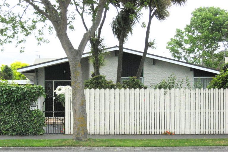 Photo of property in 51 Withells Road, Avonhead, Christchurch, 8042