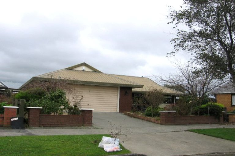 Photo of property in 24 Colonial Place, Kelvin Grove, Palmerston North, 4414