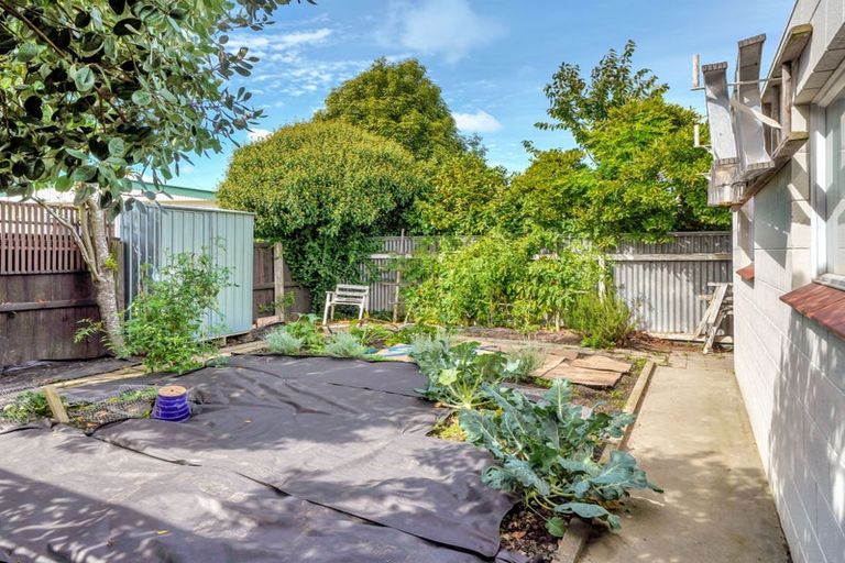 Photo of property in 6 Freebairn Street, Redwood, Christchurch, 8051
