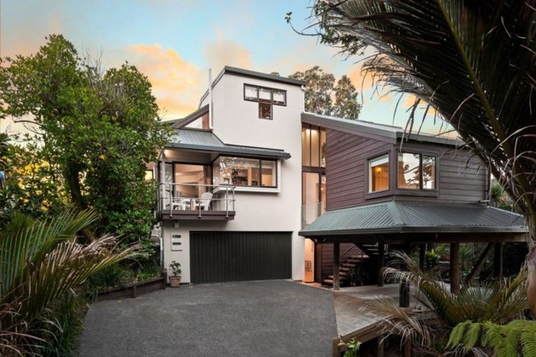 Photo of property in 7a View Road, Campbells Bay, Auckland, 0630