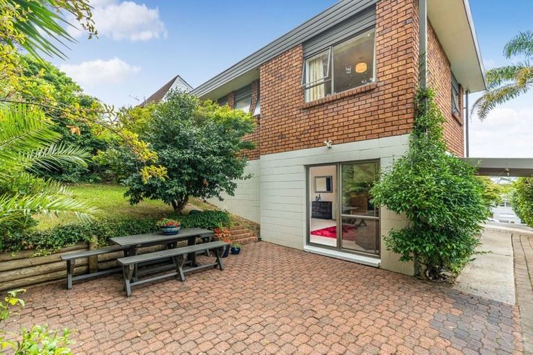 Photo of property in 2/7 Sandford Street, Campbells Bay, Auckland, 0630