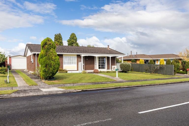 Photo of property in 42 Branch Road, Highlands Park, New Plymouth, 4312