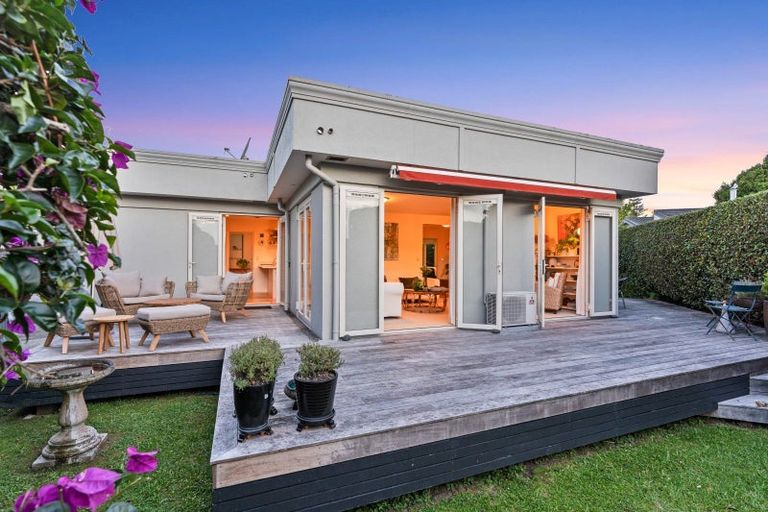 Photo of property in 2/7 Morton Avenue, Forrest Hill, Auckland, 0620