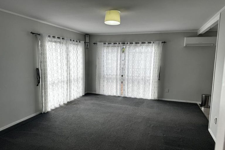 Photo of property in 10 Karepo Crescent, Ranui, Auckland, 0612