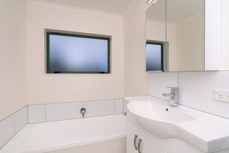 Photo of property in 37 Waikawa Beach Road, Manakau, Levin, 5573