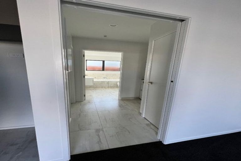 Photo of property in 5 Poutawa Lane, Clarks Beach, 2122