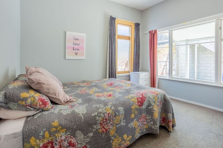 Photo of property in 2 Cornwall Road, Lyttelton, 8082