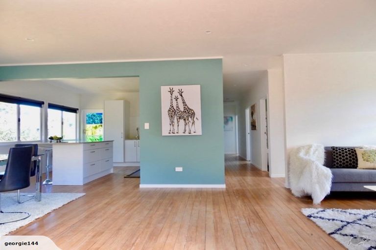 Photo of property in 6 Sheehan Road, Te Atatu South, Auckland, 0610