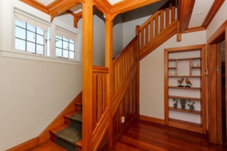 Photo of property in 28 Baring Terrace, Strandon, New Plymouth, 4312