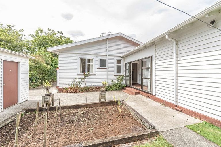 Photo of property in 10 Godwin Crescent, College Estate, Whanganui, 4500