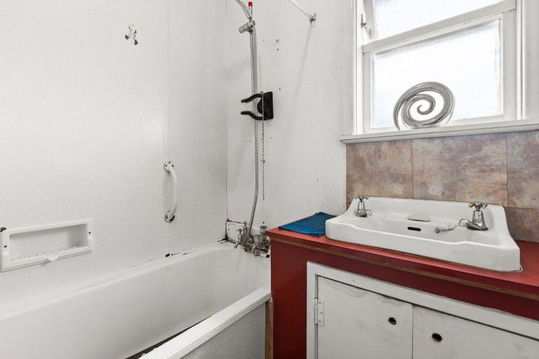 Photo of property in 2 Merton Crescent, Pirimai, Napier, 4112