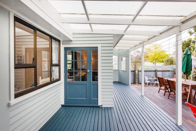 Photo of property in 11 Montrose Place, Takaro, Palmerston North, 4412