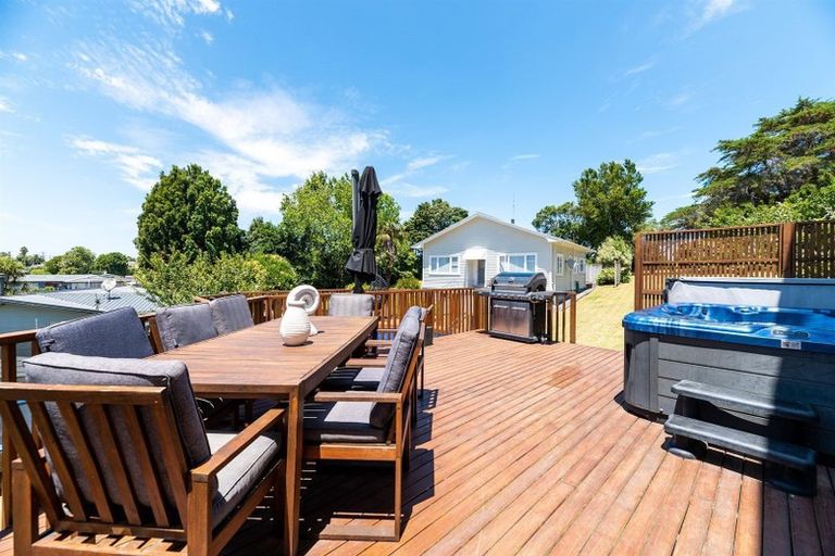 Photo of property in 112 Lincoln Park Avenue, Massey, Auckland, 0614