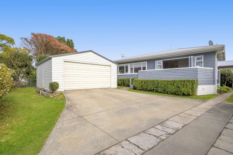 Photo of property in 74 Queen Road, Bellevue, Tauranga, 3110