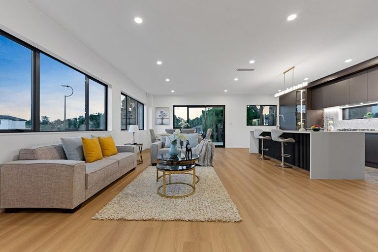 Photo of property in 27 Tannaghmore Drive, Flat Bush, 2019